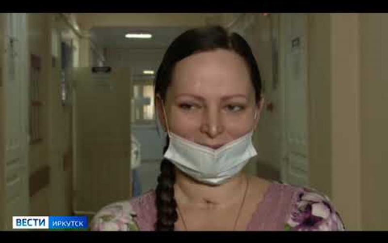 Беременную женщину со 100-процентным поражением легких спасли врачи в Иркутске