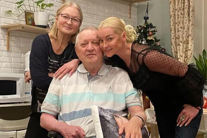 «Это была моя цель!»: Анастасия Волочкова воссоединила разведенных родителей