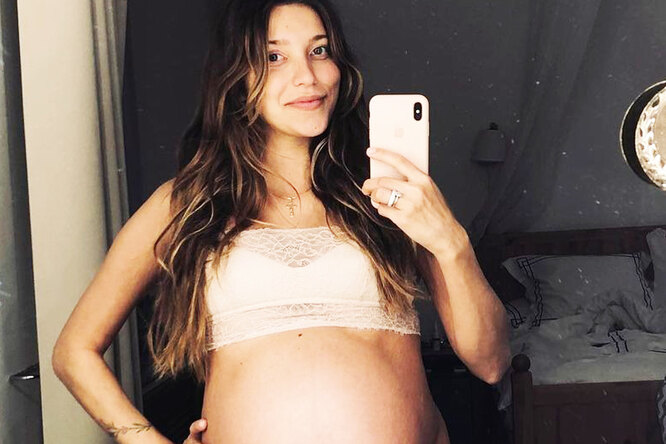 «Я дико грешила»: Регина Тодоренко показала фото с большим беременным животом