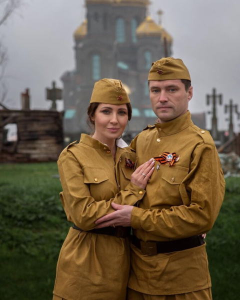 «Колечки и маникюр не сняла!»: Макеева с женихом в военной форме удивили фанатов