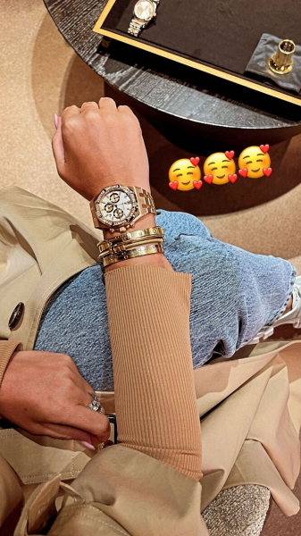 «Гулять так гулять!»: Ксения Бородина купила золотые часы за 5 миллионов рублей