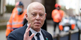 Президентские выборы в Тунисе: согласно экзит-поллам, с большим отрывом побеждает действующий президент